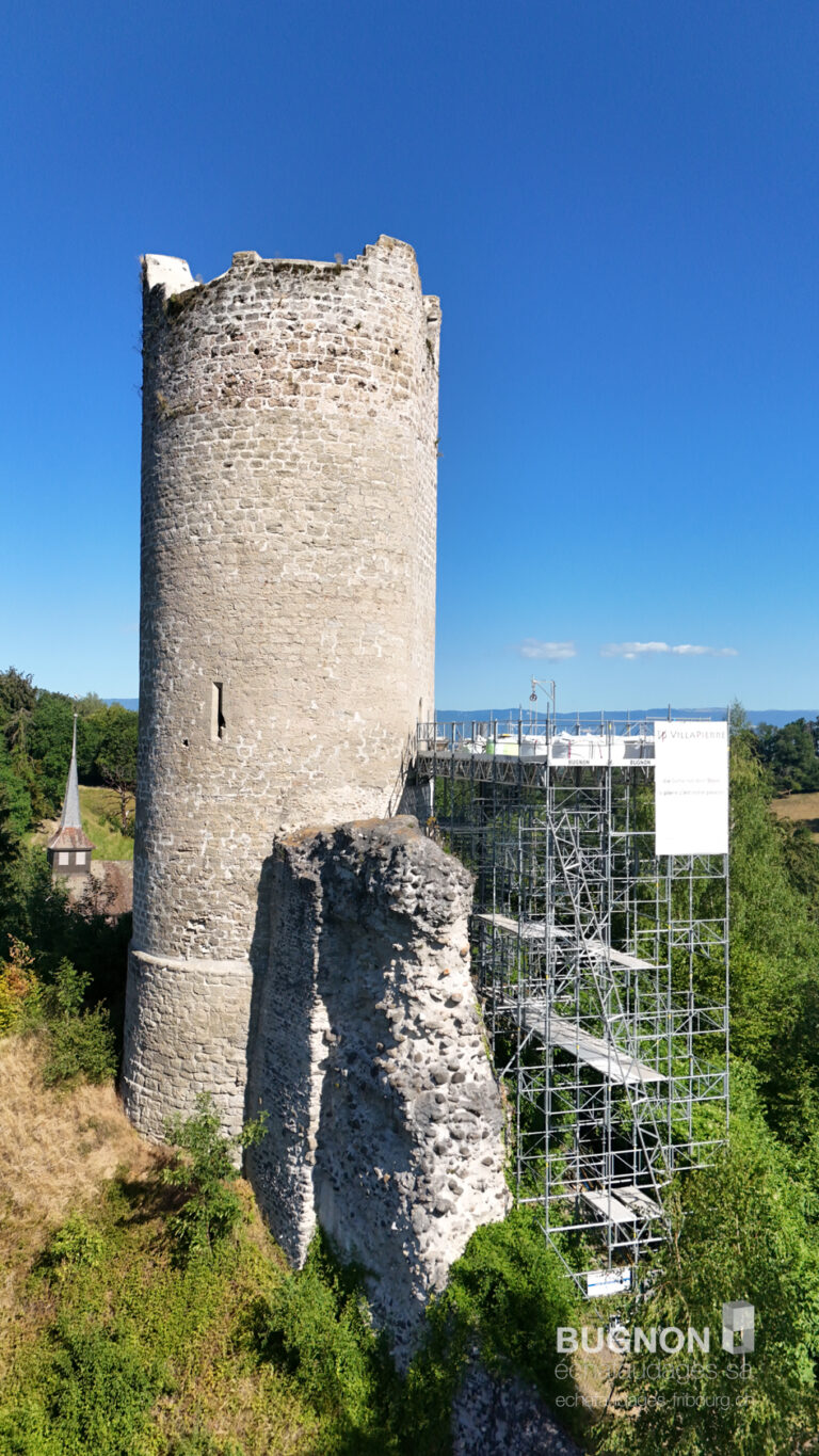 La face principale de la tour à Montagny révélée par drone
