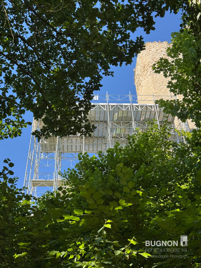 Réparation de la tour à Montagny FR avec Bungon échafaudages SA