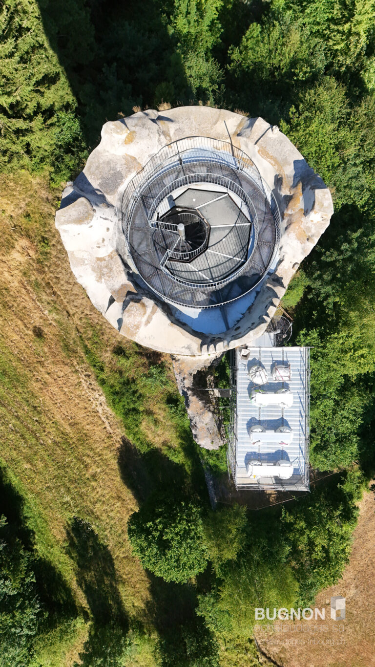 Vue aérienne sur le toit de la tour à Montagny avec Bugnon échafaudages SA