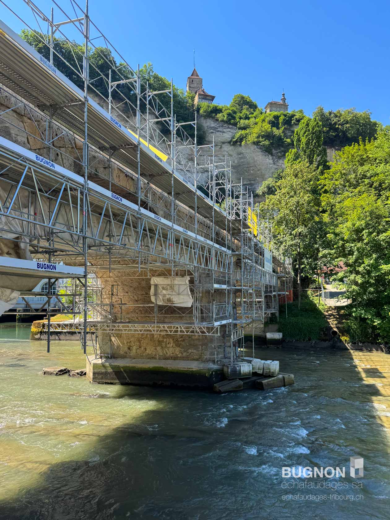 Echafaudage special pont milieu